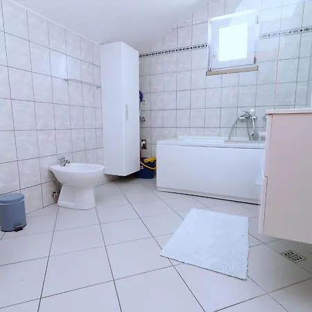 Apartment Plavac Mali- Two Bedroom With Balcony And Sea View *